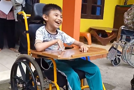 Kursi Roda Untuk Putra Cijeruk